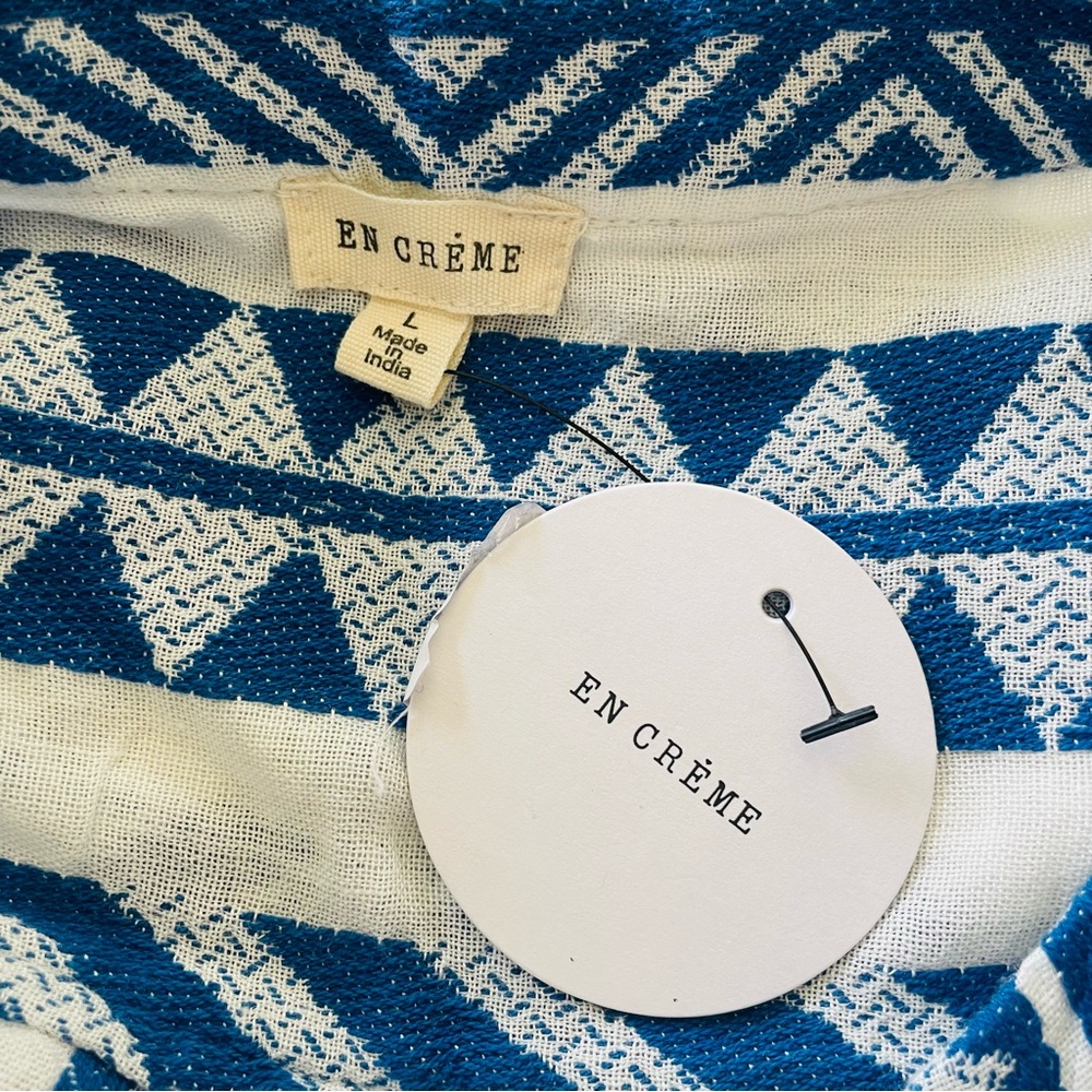 En creme Blue and White Mini Dress - Picture 12 of 13